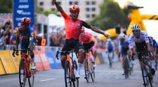 In the exhilarating Men's Down Under Classic held on Saturday night, Ineos Grenadiers' Jhonatan Narvaez clinched a spectacular victory, covering a distance of 1.35km in a thrilling 60-minute race plus one lap.