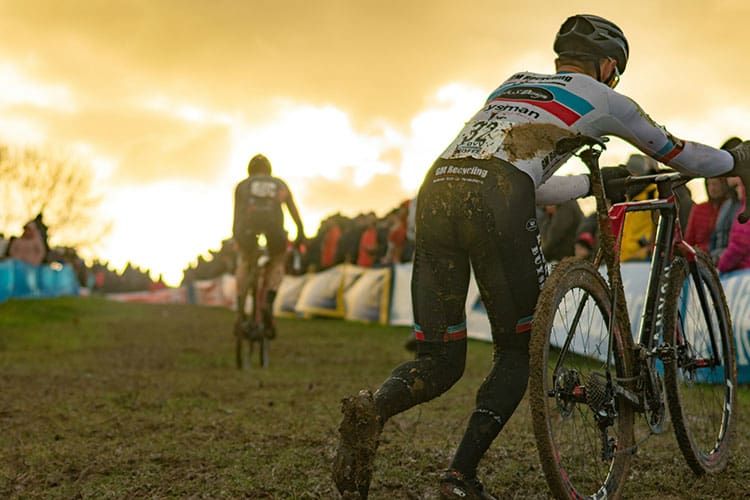 There is always an excellent collection of indescribable moments that happen in every Cyclo-cross World Championship race, ever since its inception way back in 1950!